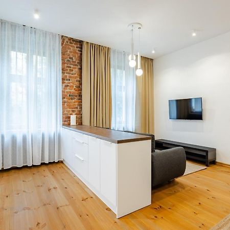 Two Bedroom Very Berry Apartment In Poznan With Desk By Noclegi Renters 외부 사진