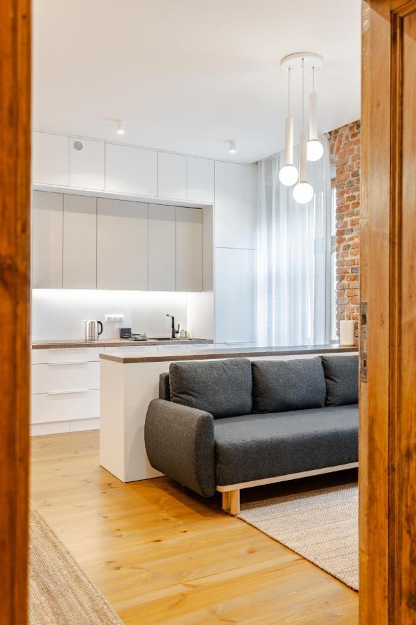 Two Bedroom Very Berry Apartment In Poznan With Desk By Noclegi Renters 외부 사진