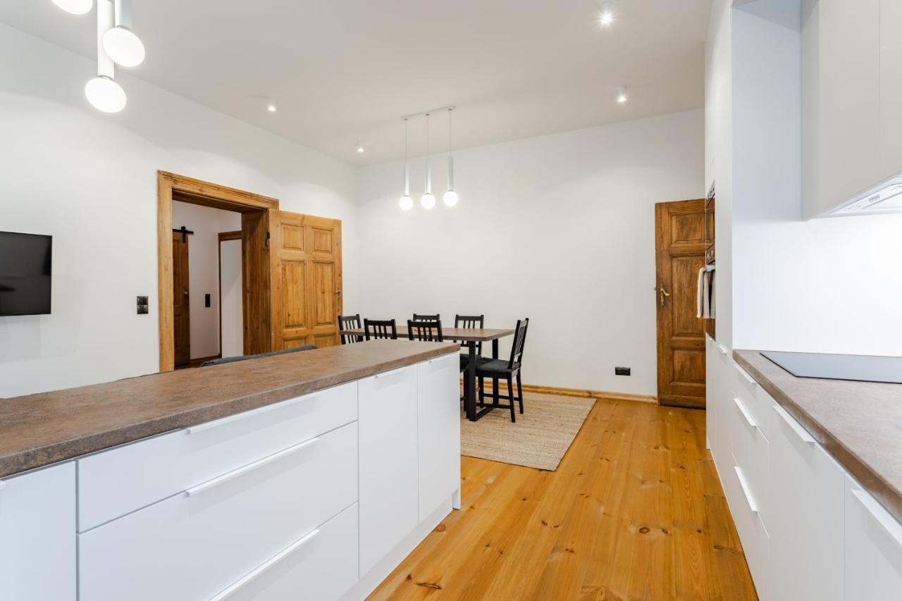 Two Bedroom Very Berry Apartment In Poznan With Desk By Noclegi Renters 외부 사진