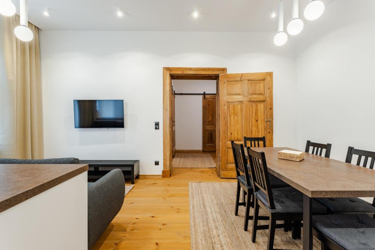 Two Bedroom Very Berry Apartment In Poznan With Desk By Noclegi Renters 외부 사진
