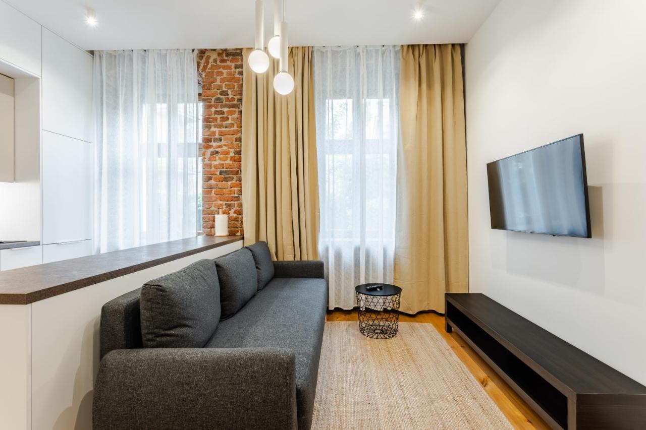 Two Bedroom Very Berry Apartment In Poznan With Desk By Noclegi Renters 외부 사진
