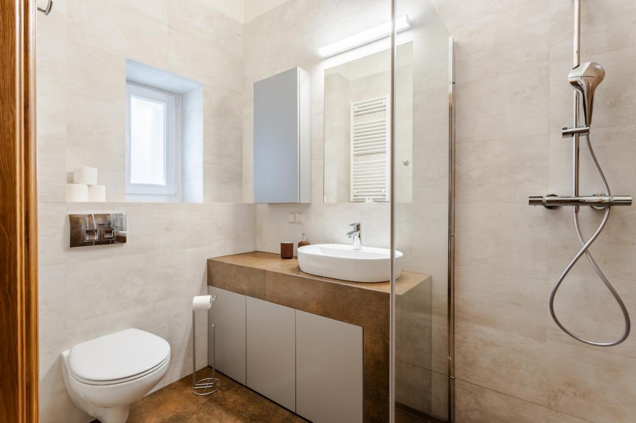 Two Bedroom Very Berry Apartment In Poznan With Desk By Noclegi Renters 외부 사진