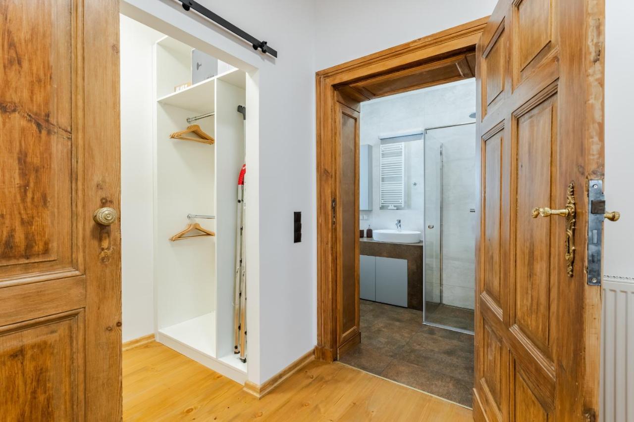 Two Bedroom Very Berry Apartment In Poznan With Desk By Noclegi Renters 외부 사진